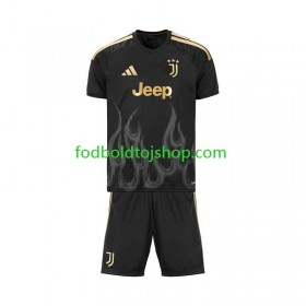 Juventus Børn 3. Fodboldsæt 2026-27 S/S (+ Korte bukser)